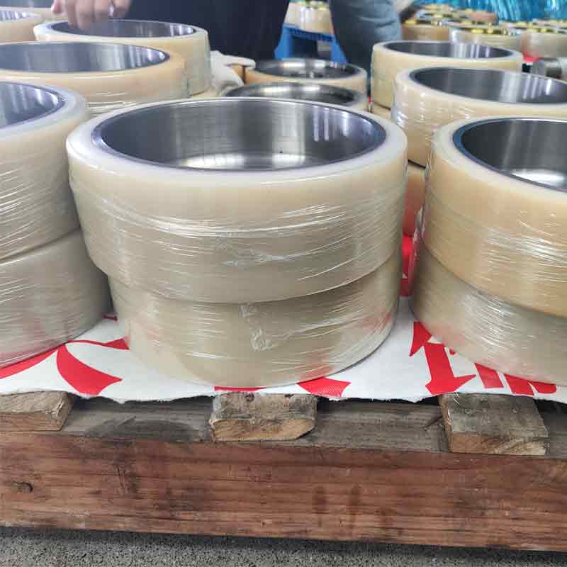 重型锻钢轮芯包胶